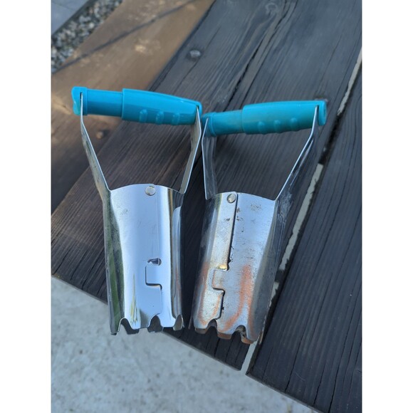 2 Adjustable Bulb Planters by Boom - Gardening Bulb Blanders, Squeeze Handle - Picture 2 of 12